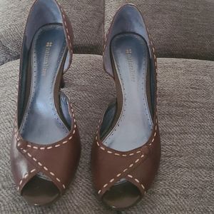 Naturalizer brown leather pumps